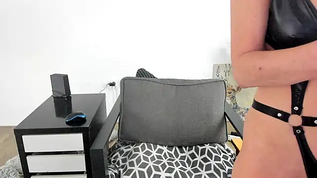 MendiPetite online show from March 2025 09:51:02 AM