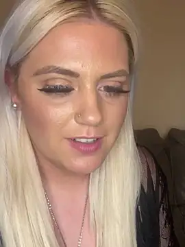 Snapshot of Blondiee3088 chatting on December 2024 01:25:02 AM Blondiee3088 online show from December 2024 01:25:02 AM