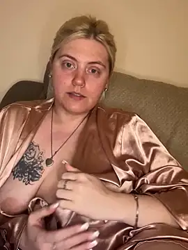 Snapshot of Blondiee3088 chatting on December 2024 12:02:01 AM Blondiee3088 online show from December 2024 12:02:01 AM