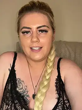 Snapshot of Blondiee3088 chatting on January 2025 08:34:02 PM Blondiee3088 online show from January 2025 08:34:02 PM