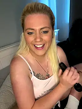 Snapshot of Blondiee3088 chatting on October 2025 11:58:01 AM Blondiee3088 online show from October 2025 11:58:01 AM