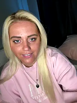 Snapshot of Blondiee3088 chatting on October 2025 03:14:02 PM Blondiee3088 online show from October 2025 03:14:02 PM