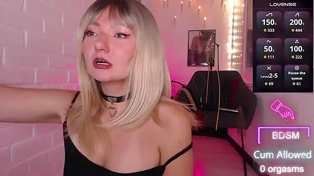 Snapshot of Sandralawrence chatting on September 2025 09:40:02 PM Sandralawrence online show from September 2025 09:40:02 PM