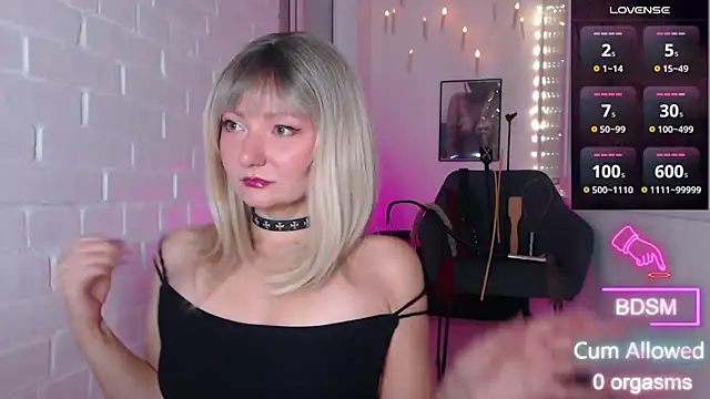 Snapshot of Sandralawrence chatting on October 2025 08:51:01 PM Sandralawrence online show from October 2025 08:51:01 PM