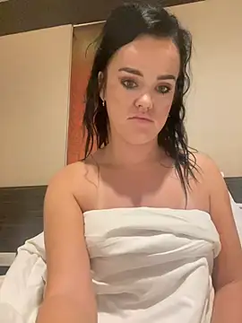 English-Chloe96 online show from February 2026 06:23:01 AM