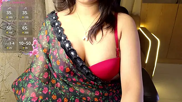 Snapshot of Punjabi_Queen1 chatting on January 2025 04:49:02 PM Punjabi Queen1 online show from January 2025 04:49:02 PM