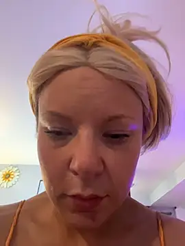 EllaSnow online show from April 2026 06:41:01 PM