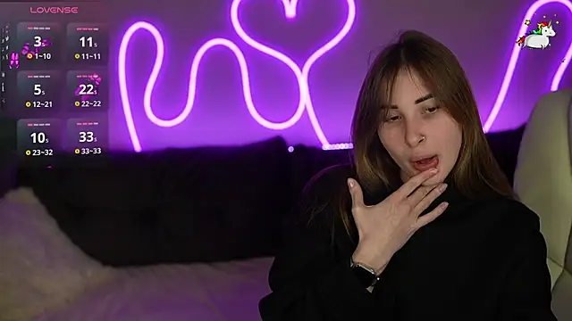 Snapshot of JennyyLuv chatting on November 2025 08:12:01 PM JennyyLuv online show from November 2025 08:12:01 PM