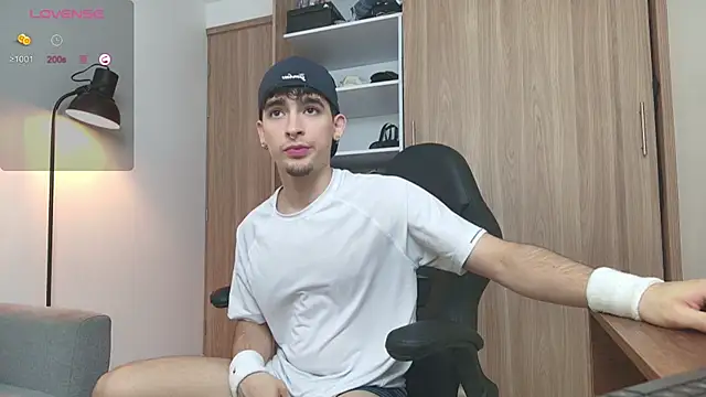 Snapshot of zenn_rush1 chatting on February 2025 02:33:01 PM zenn rush1 online show from February 2025 02:33:01 PM