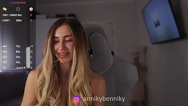 Coconutkittyy online show from February 2025 06:37:01 PM