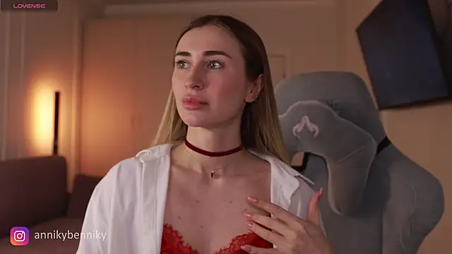 Coconutkittyy online show from March 2025 05:26:02 PM