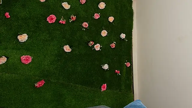 Huge Titties  online show from April 2026 07:45:01 AM