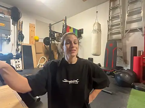 Snapshot of MissSwitch chatting on December 2024 06:06:02 PM MissSwitch online show from December 2024 06:06:02 PM