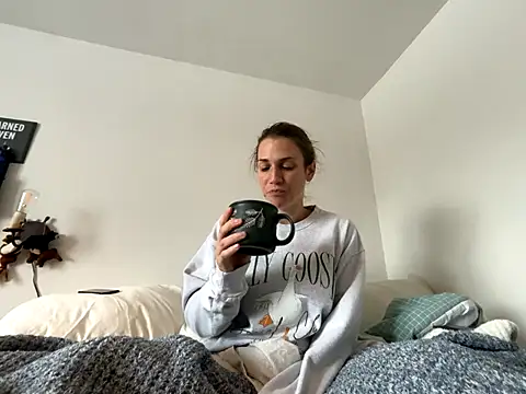 Snapshot of MissSwitch chatting on December 2024 01:42:02 PM MissSwitch online show from December 2024 01:42:02 PM