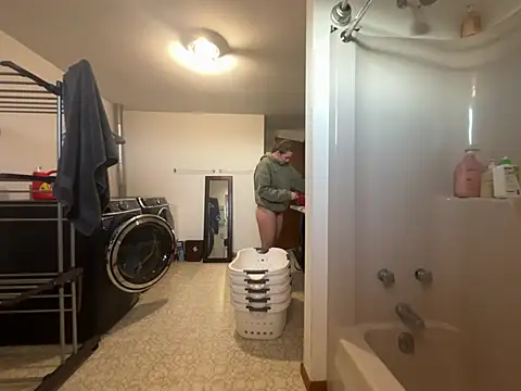 Snapshot of MissSwitch chatting on December 2024 01:12:02 PM MissSwitch online show from December 2024 01:12:02 PM