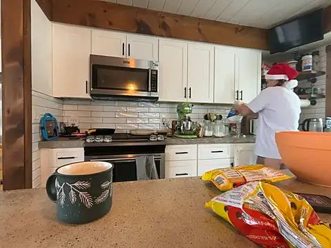 Snapshot of MissSwitch chatting on December 2024 04:35:02 PM MissSwitch online show from December 2024 04:35:02 PM