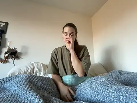 Snapshot of MissSwitch chatting on December 2024 02:03:02 PM MissSwitch online show from December 2024 02:03:02 PM