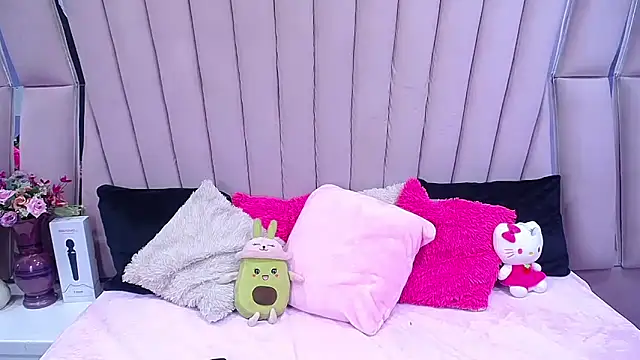 nathalia pink online show from November 2025 08:43:01 PM