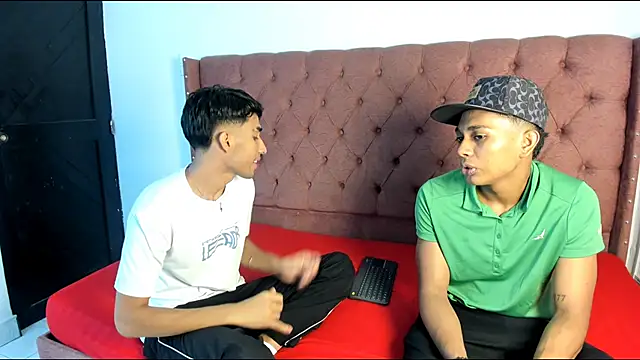 Snapshot of boys_yourparty chatting on October 2025 01:09:01 PM boys yourparty online show from October 2025 01:09:01 PM