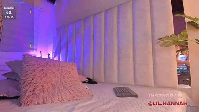 Snapshot of lil_hanna18 chatting on January 2025 02:42:01 PM lil hanna18 online show from January 2025 02:42:01 PM