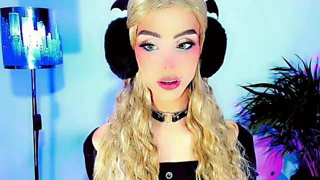 Snapshot of dollswit01 chatting on January 2026 08:11:02 PM dollswit01 online show from January 2026 08:11:02 PM