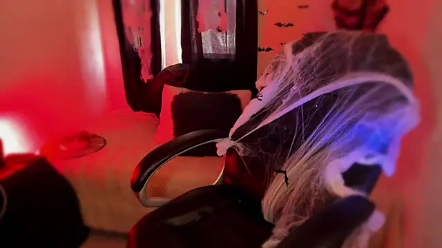 isabelithaa online show from October 2025 02:50:01 PM