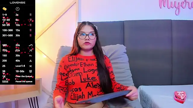 Snapshot of SophieHarris_ chatting on March 2025 08:00:02 PM SophieHarris online show from March 2025 08:00:02 PM