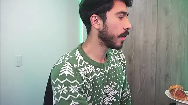 Snapshot of dam0n_fr0st chatting on December 2024 01:41:02 AM dam0n fr0st online show from December 2024 01:41:02 AM