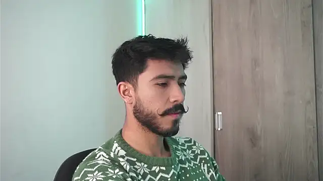 Snapshot of dam0n_fr0st chatting on December 2024 08:58:02 PM dam0n fr0st online show from December 2024 08:58:02 PM