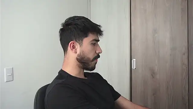 Snapshot of dam0n_fr0st chatting on December 2024 08:37:02 PM dam0n fr0st online show from December 2024 08:37:02 PM