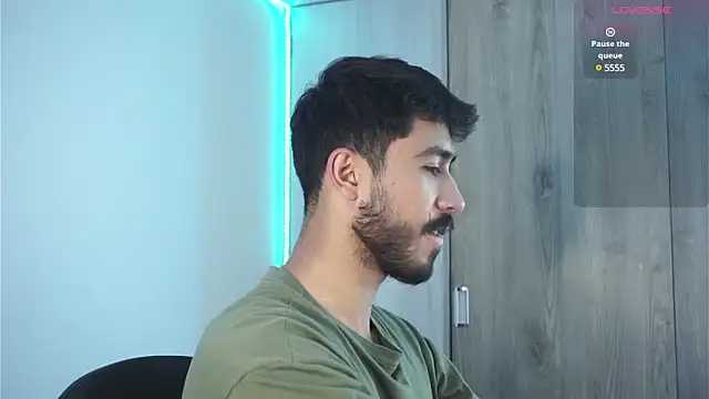 Snapshot of dam0n_fr0st chatting on December 2024 01:36:02 AM dam0n fr0st online show from December 2024 01:36:02 AM