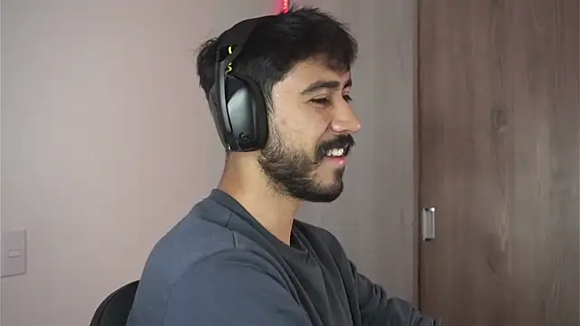 Snapshot of dam0n_fr0st chatting on December 2024 04:50:02 AM dam0n fr0st online show from December 2024 04:50:02 AM