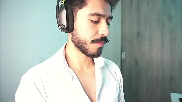 Snapshot of dam0n_fr0st chatting on December 2024 02:35:01 AM dam0n fr0st online show from December 2024 02:35:01 AM