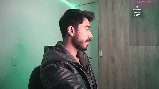 Snapshot of dam0n_fr0st chatting on December 2024 07:03:01 AM dam0n fr0st online show from December 2024 07:03:01 AM