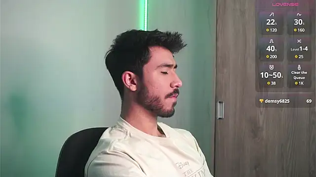 Snapshot of dam0n_fr0st chatting on December 2024 05:34:01 PM dam0n fr0st online show from December 2024 05:34:01 PM