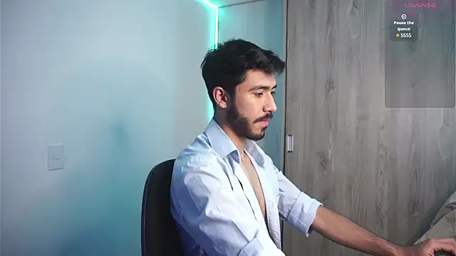 Snapshot of dam0n_fr0st chatting on January 2025 06:14:01 PM dam0n fr0st online show from January 2025 06:14:01 PM