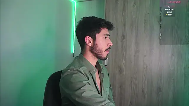 Snapshot of dam0n_fr0st chatting on January 2025 01:29:01 AM dam0n fr0st online show from January 2025 01:29:01 AM