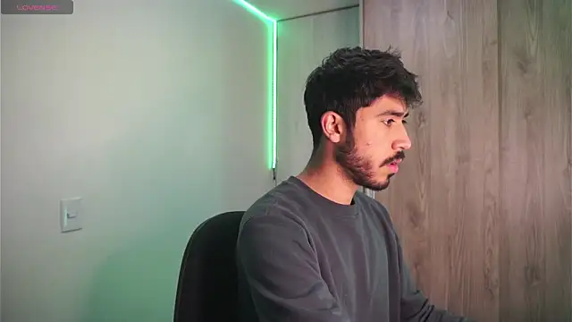 Snapshot of dam0n_fr0st chatting on January 2025 11:02:02 PM dam0n fr0st online show from January 2025 11:02:02 PM