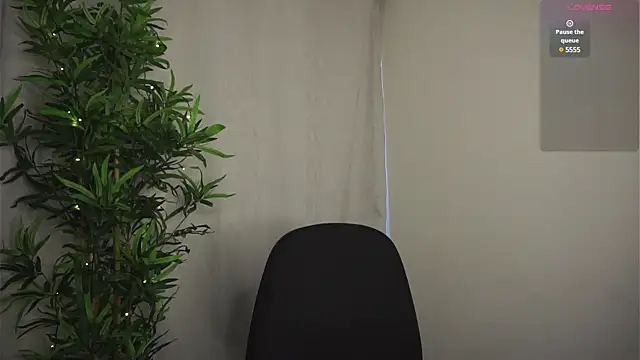 Snapshot of dam0n_fr0st chatting on March 2025 09:21:02 PM dam0n fr0st online show from March 2025 09:21:02 PM