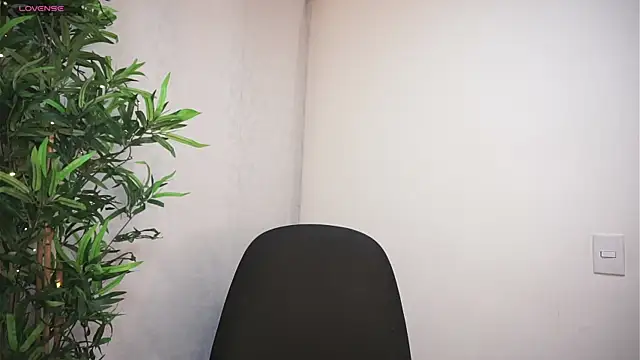 Snapshot of dam0n_fr0st chatting on March 2025 09:48:01 PM dam0n fr0st online show from March 2025 09:48:01 PM