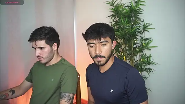 Snapshot of dam0n_fr0st chatting on October 2025 08:17:02 PM dam0n fr0st online show from October 2025 08:17:02 PM