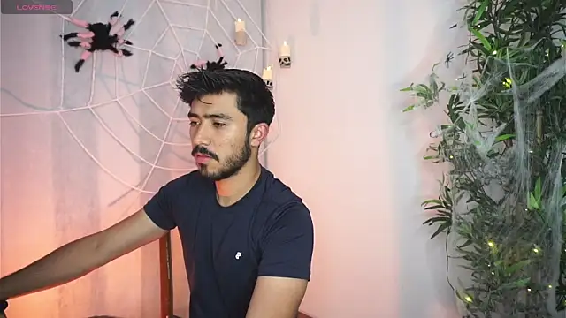 Snapshot of dam0n_fr0st chatting on October 2025 10:43:02 PM dam0n fr0st online show from October 2025 10:43:02 PM