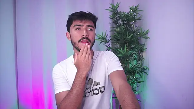 Snapshot of dam0n_fr0st chatting on November 2025 09:58:01 PM dam0n fr0st online show from November 2025 09:58:01 PM