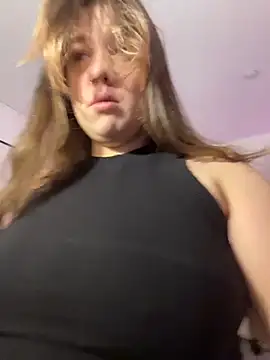 Snapshot of SuzieMurray chatting on February 2026 08:26:01 AM SuzieMurray online show from February 2026 08:26:01 AM