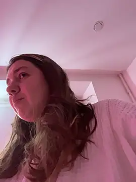 Snapshot of SuzieMurray chatting on February 2026 08:24:07 AM SuzieMurray online show from February 2026 08:24:07 AM