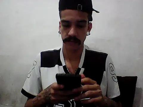 Snapshot of gatobranco001 chatting on June 2026 02:30:02 PM gatobranco001 online show from June 2026 02:30:02 PM