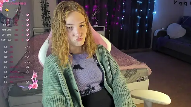 Snapshot of ReddHotPipper chatting on December 2024 01:11:02 AM ReddHotPipper online show from December 2024 01:11:02 AM