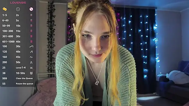 Snapshot of ReddHotPipper chatting on February 2025 04:05:01 AM ReddHotPipper online show from February 2025 04:05:01 AM