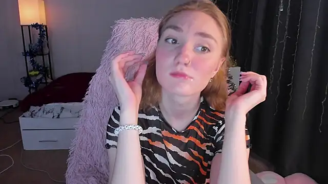 Snapshot of ReddHotPipper chatting on December 2025 03:45:02 AM ReddHotPipper online show from December 2025 03:45:02 AM