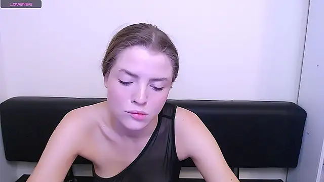 Snapshot of MissOliviaa_ chatting on December 2024 03:21:01 PM MissOliviaa online show from December 2024 03:21:01 PM